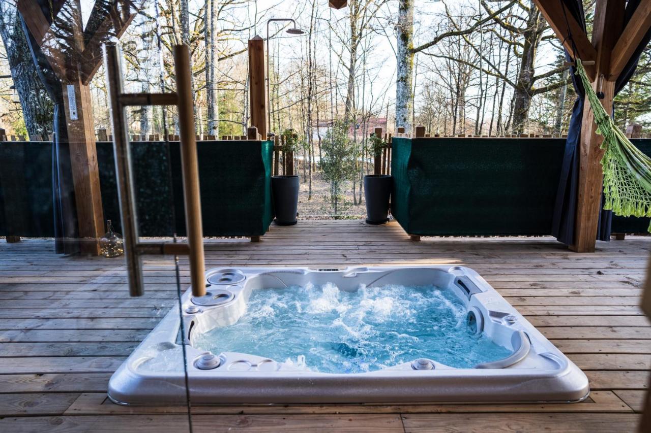Charmante Cabane Dans Les Arbres Avec Jacuzzi Et Sauna Boismorand Eksteriør billede