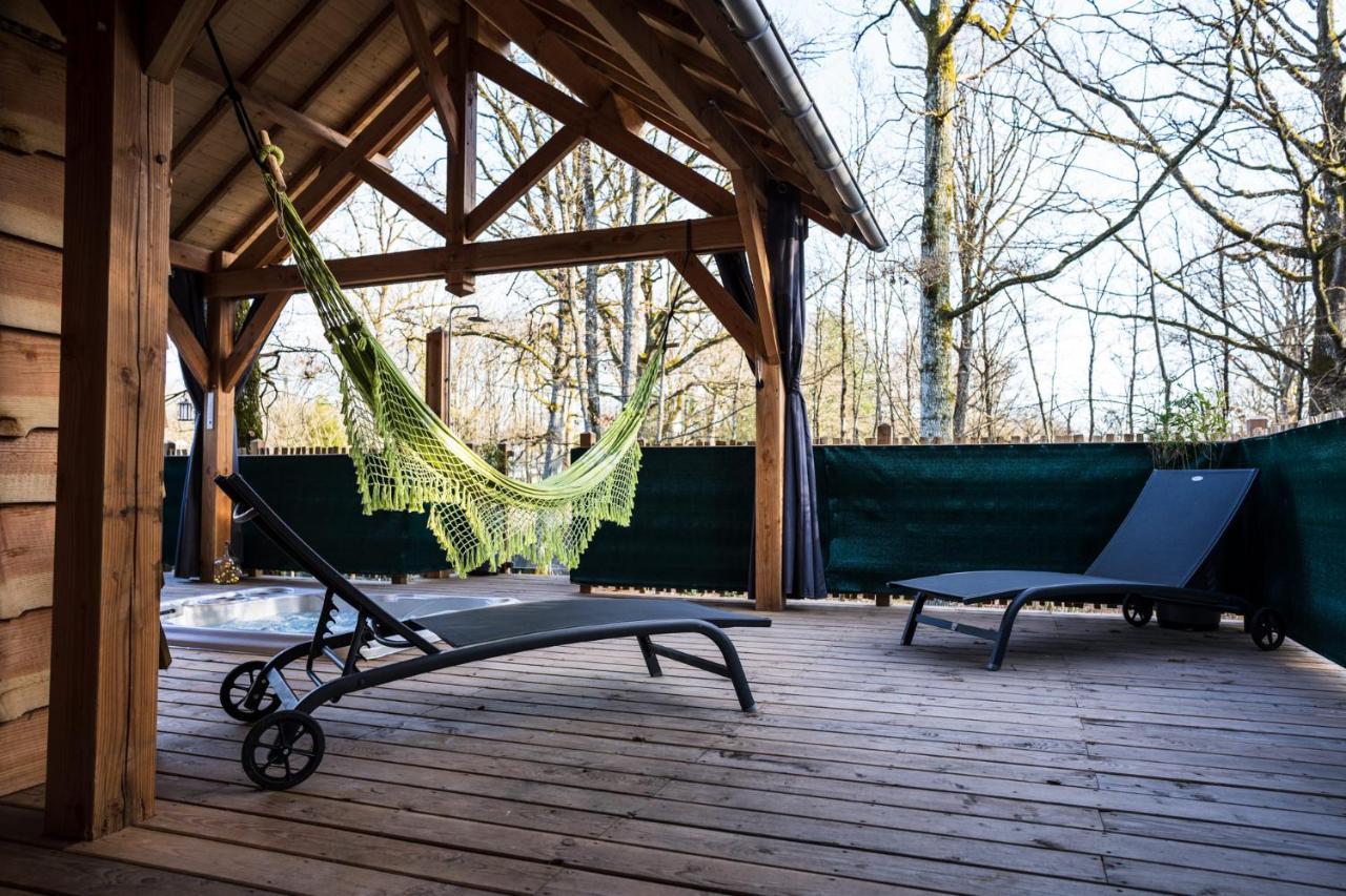 Charmante Cabane Dans Les Arbres Avec Jacuzzi Et Sauna Boismorand Eksteriør billede