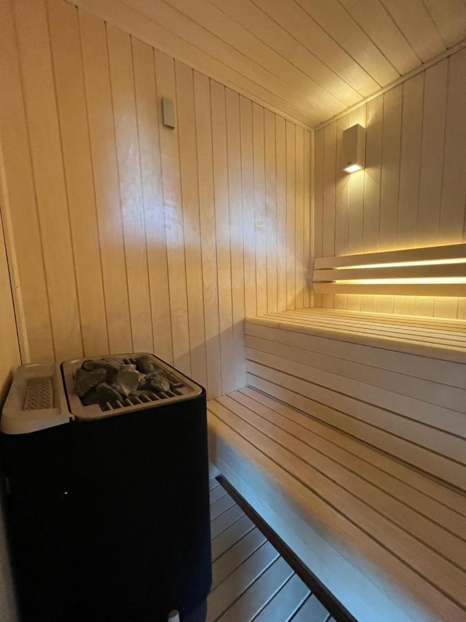 Charmante Cabane Dans Les Arbres Avec Jacuzzi Et Sauna Boismorand Eksteriør billede