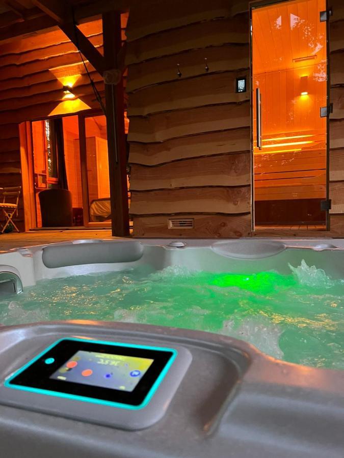 Charmante Cabane Dans Les Arbres Avec Jacuzzi Et Sauna Boismorand Eksteriør billede